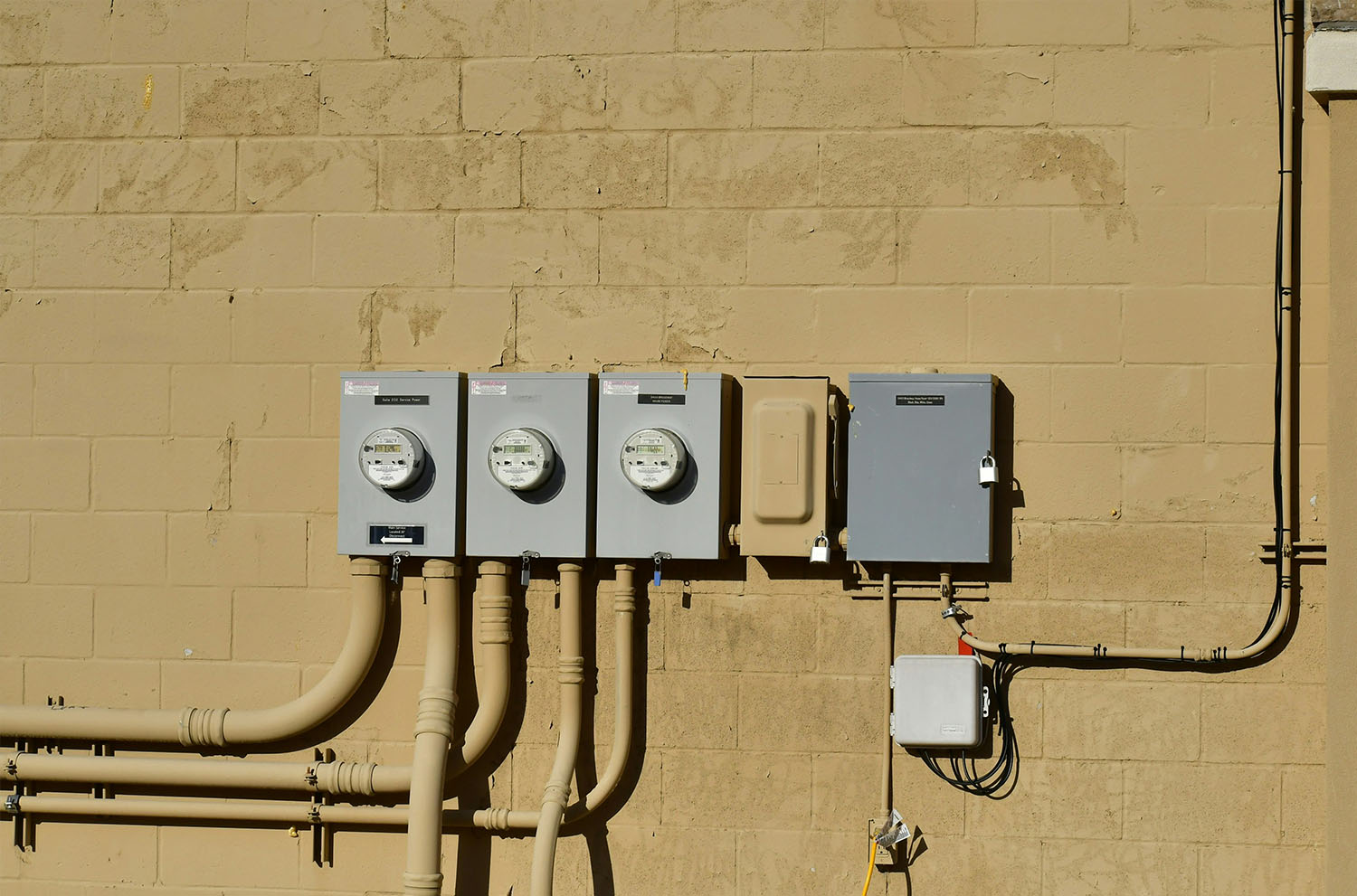 outdoor electrical meters on apratment complex